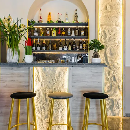 Sant'angelo Palace 4* נאפולי